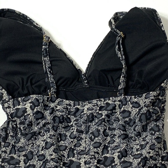 Black and White Speckled One-Piece Swimsuit with Skirted Bottom - Picture 9 of 12